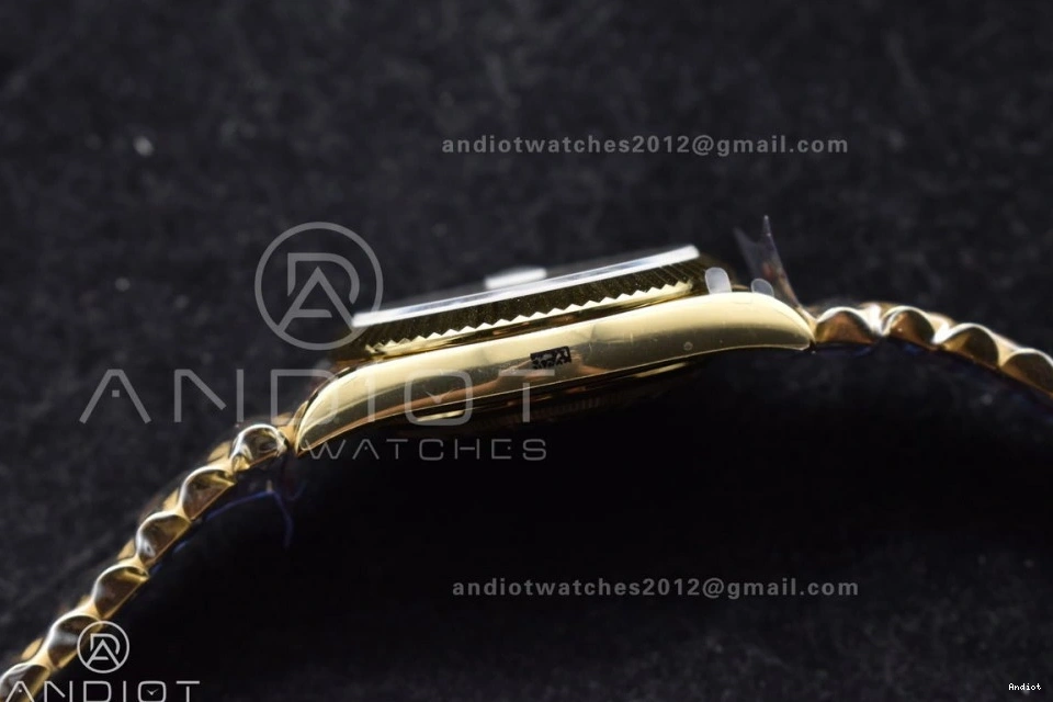 President Gain Markers Bracelet Roman DayDate Green on V A3255 904L Dial Weight GMF EasyMatch YG Steel 754 40 0707